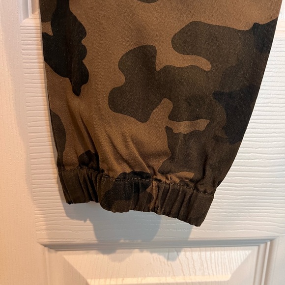 Victorious Los Angeles Drop Crotch Jogger Pants Olive Camo Small JG804 NWT Mens - Picture 5 of 7